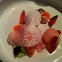 Driesterrenaardbeienijsje Driesterrenaardbeienijsje • <a style="font-size:0.8em;" href="http://www.flickr.com/photos/88422686@N06/13350781703/" target="_blank">View on Flickr</a>